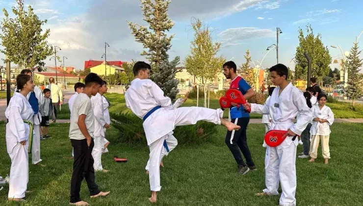 Ağrı Gençlik ve Spor İl Müdürlüğü, gençlerin sosyal medya bağımlılığından uzaklaşmasını sağlamak için etkinlik düzenledi