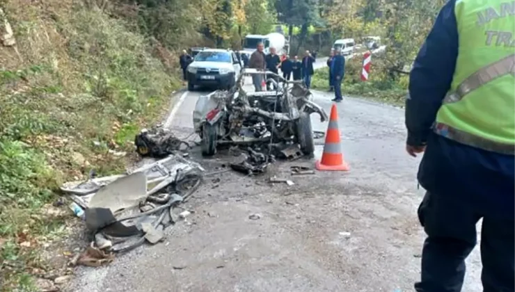 Sinop’ta Kaza: Fiat Tofaş Kağıt Gibi Dağıldı, 3 Yaralı